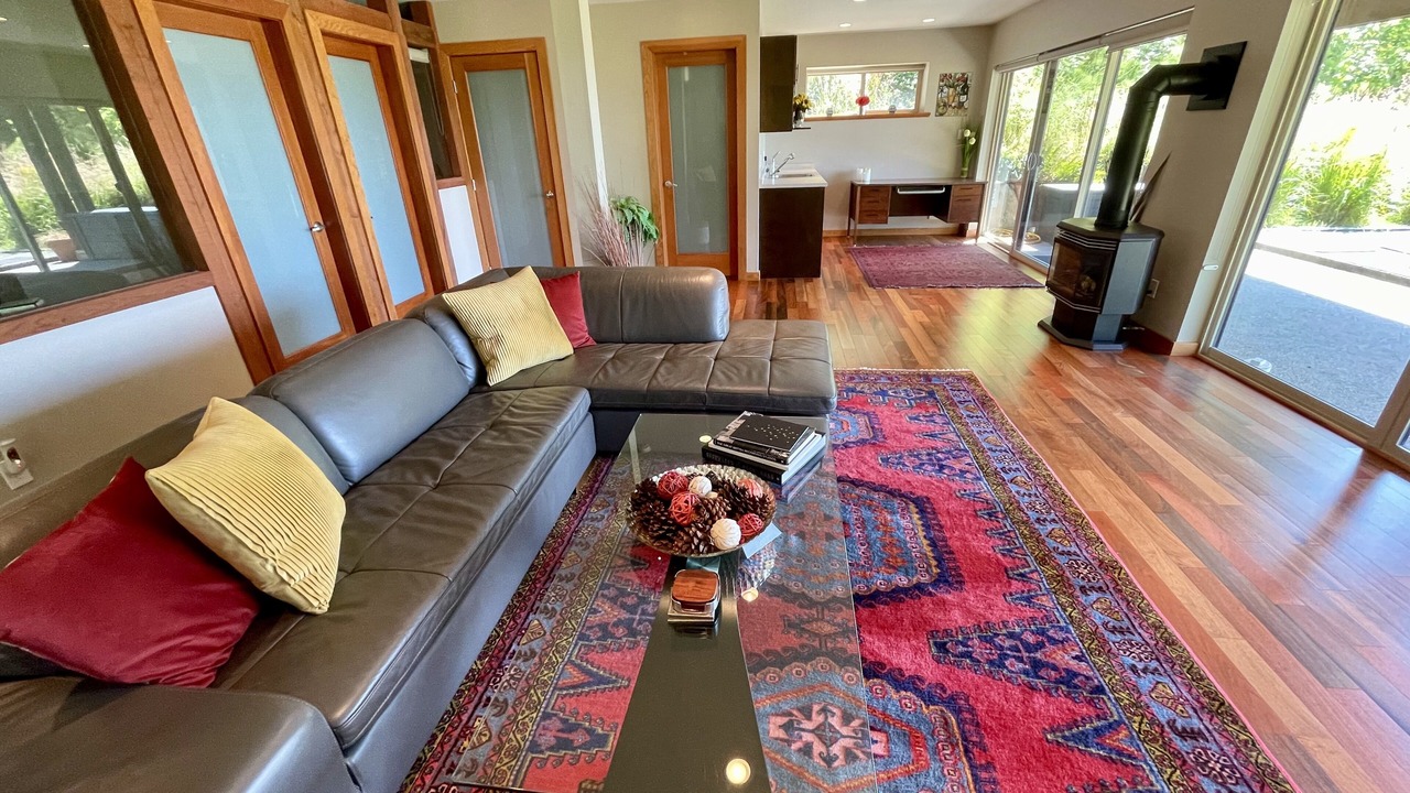 Photo of Livingroom in Juan de Fuca Electoral Area