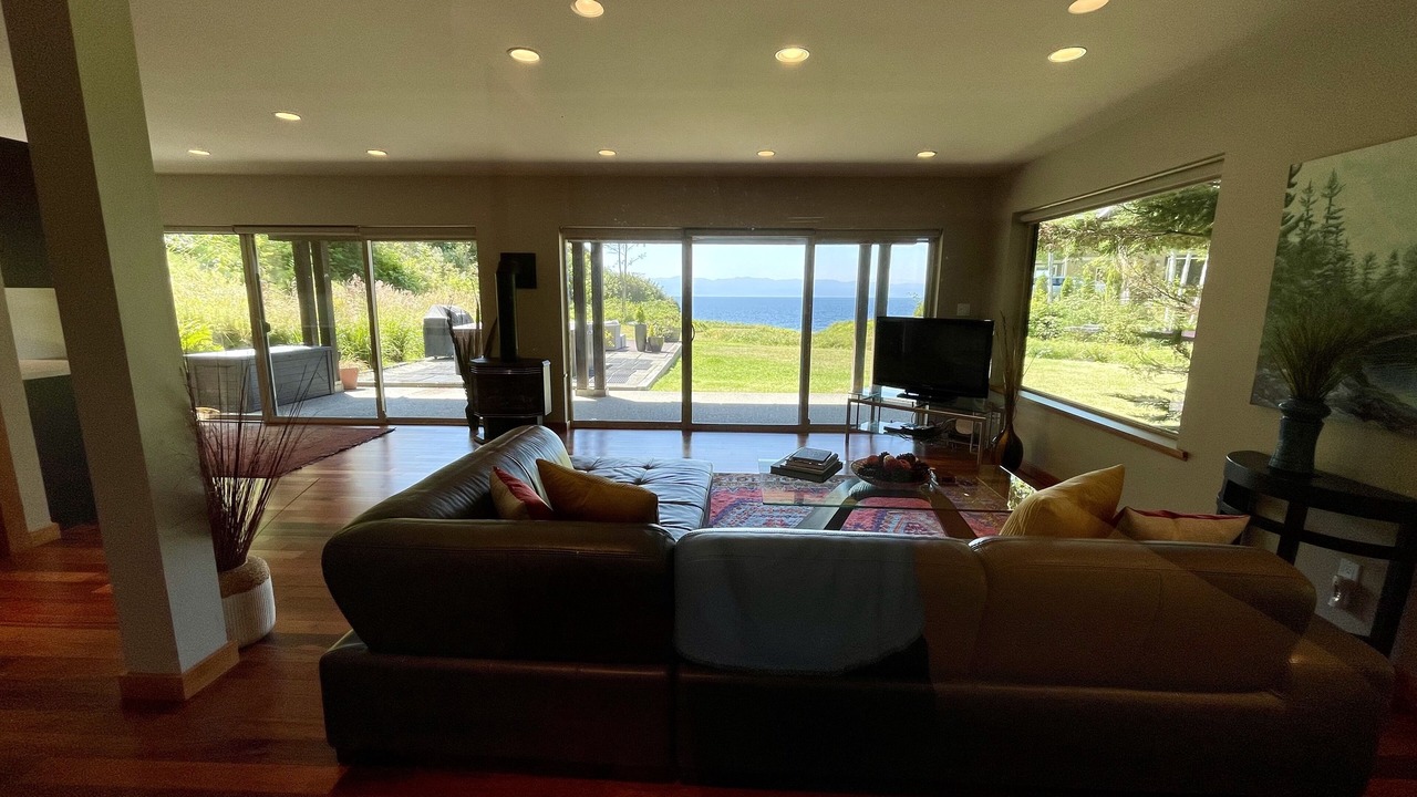 Photo of Livingroom in Juan de Fuca Electoral Area