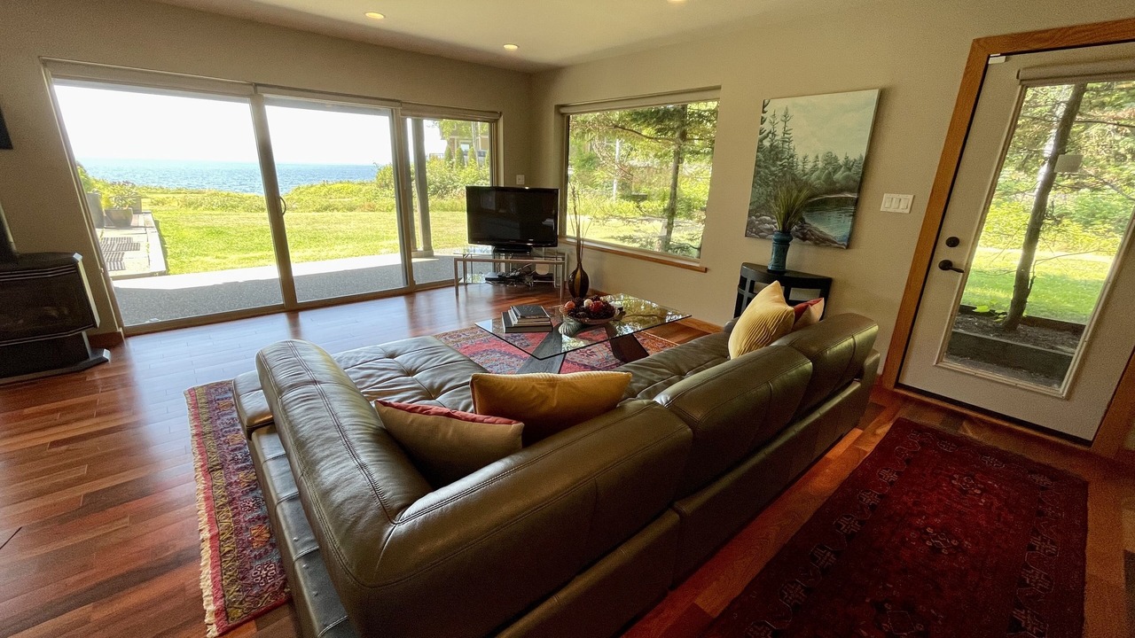 Photo of Livingroom in Juan de Fuca Electoral Area