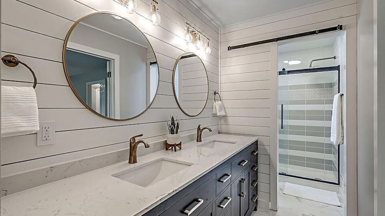 Photo of Bathroom in Red Hill
