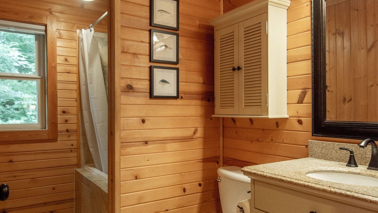 Photo of Bathroom in Garrison