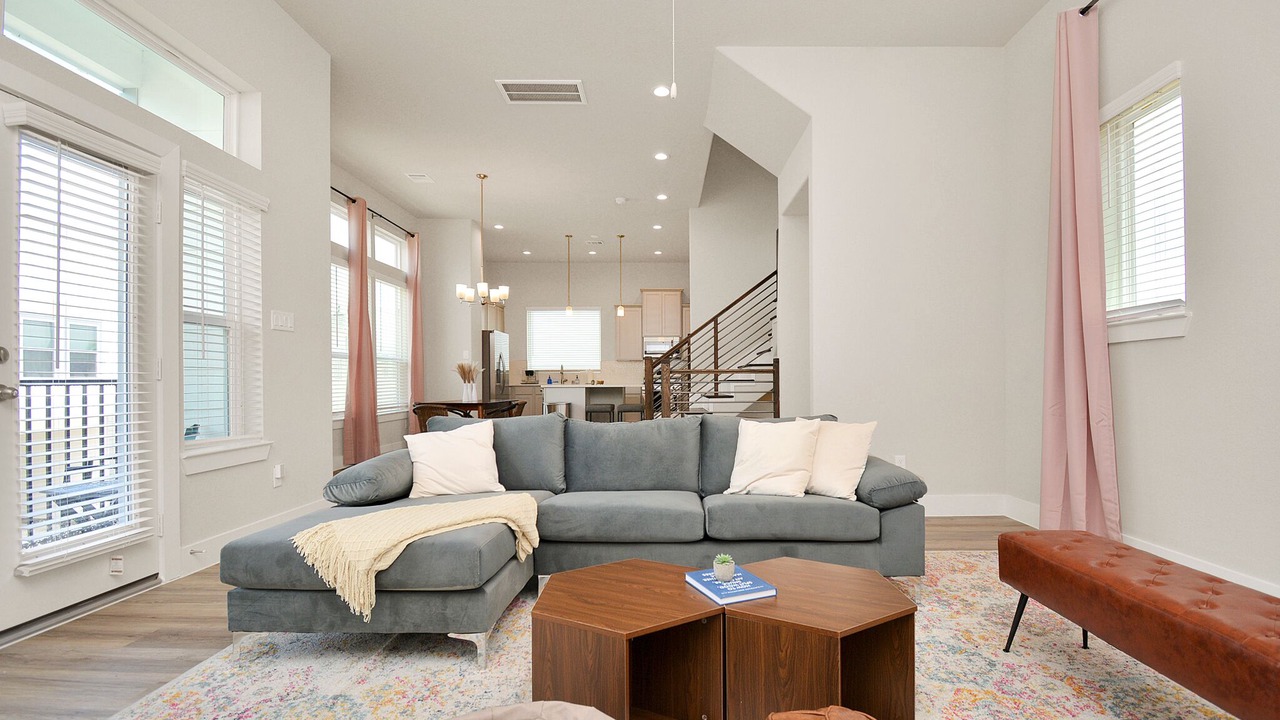 Photo of Livingroom in Spring Branch Central