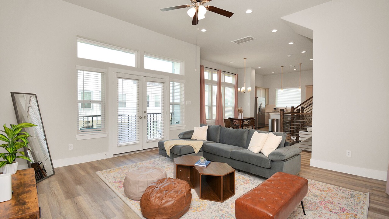 Photo of Livingroom in Spring Branch Central