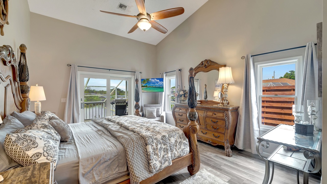 Photo of Bedroom in Bayshore Gardens