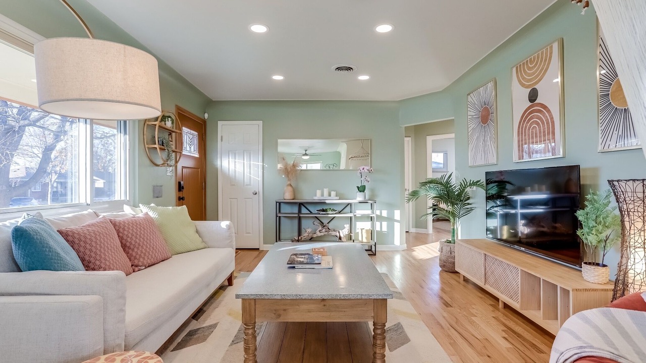 Photo of Livingroom in Aurora