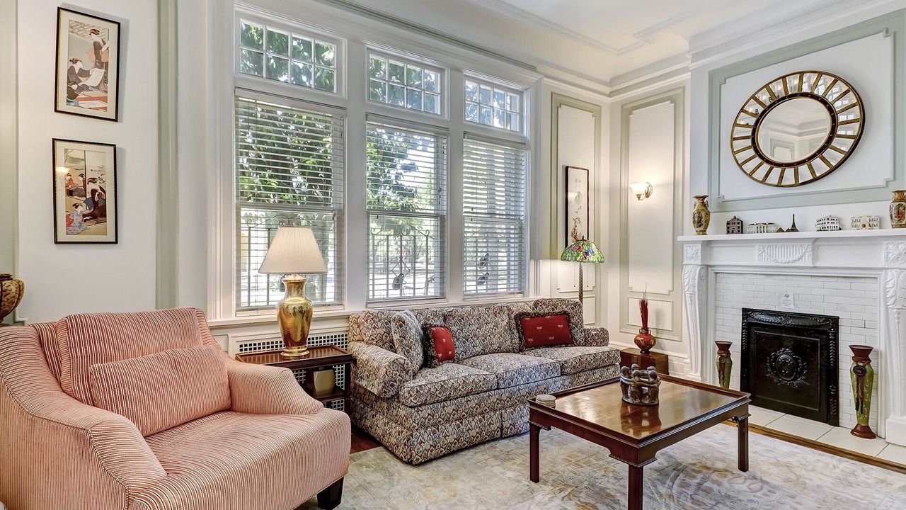 Photo of Livingroom in Thomas Square