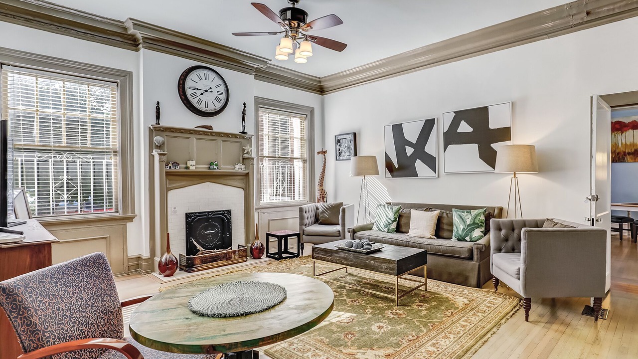 Photo of Livingroom in Thomas Square