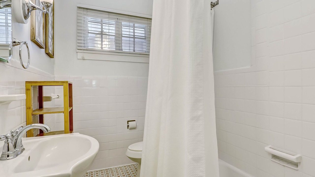 Photo of Bathroom in Thomas Square