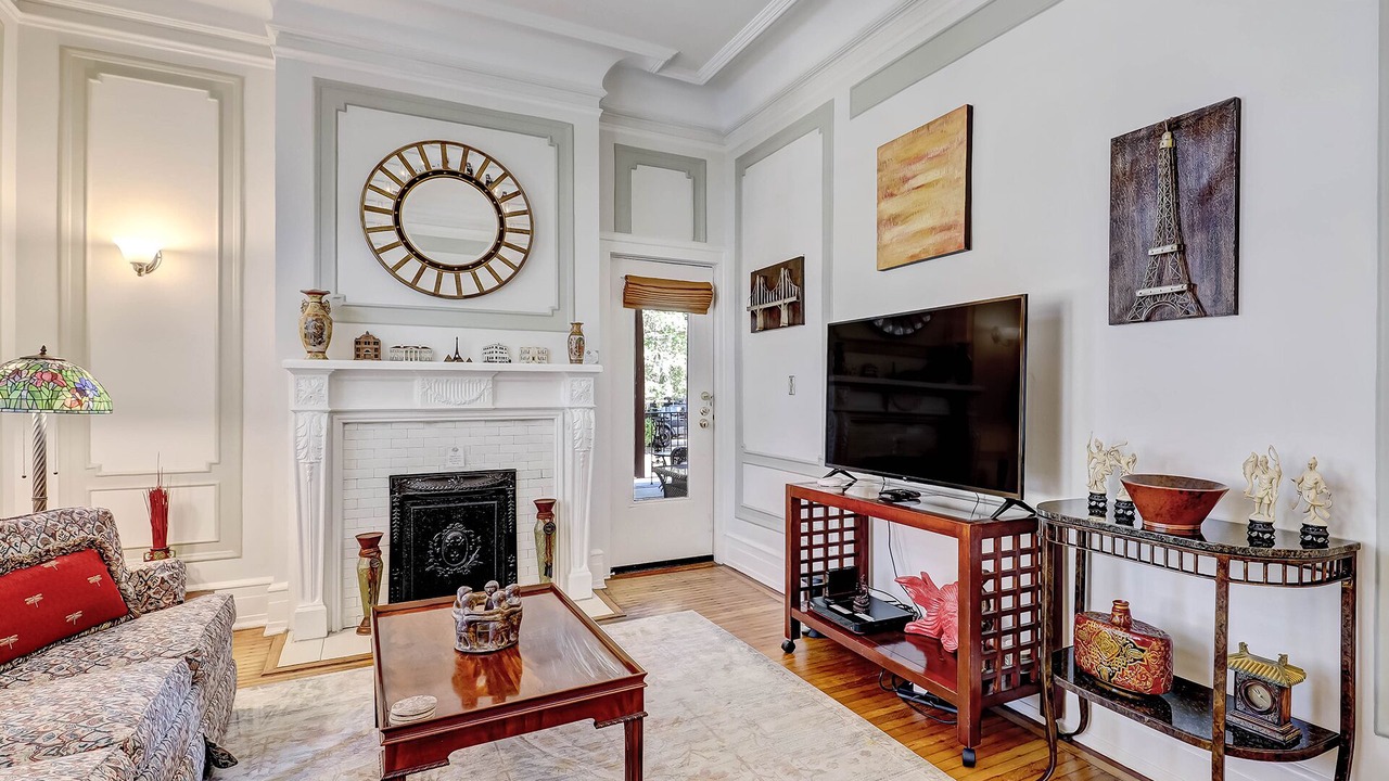 Photo of Livingroom in Thomas Square