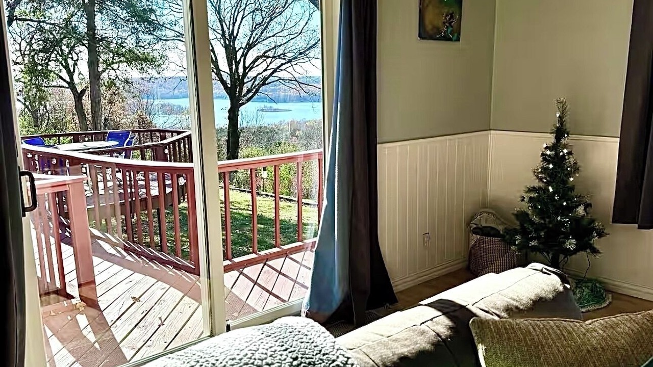 Photo of Livingroom in Pettit
