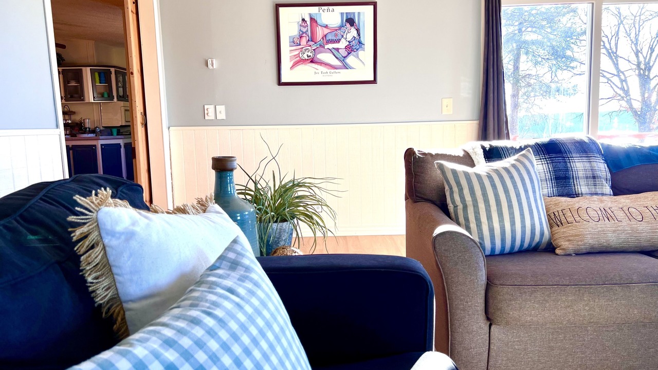 Photo of Livingroom in Pettit
