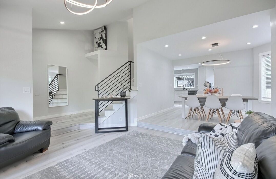 Photo of Livingroom in Paine Field-Lake Stickney
