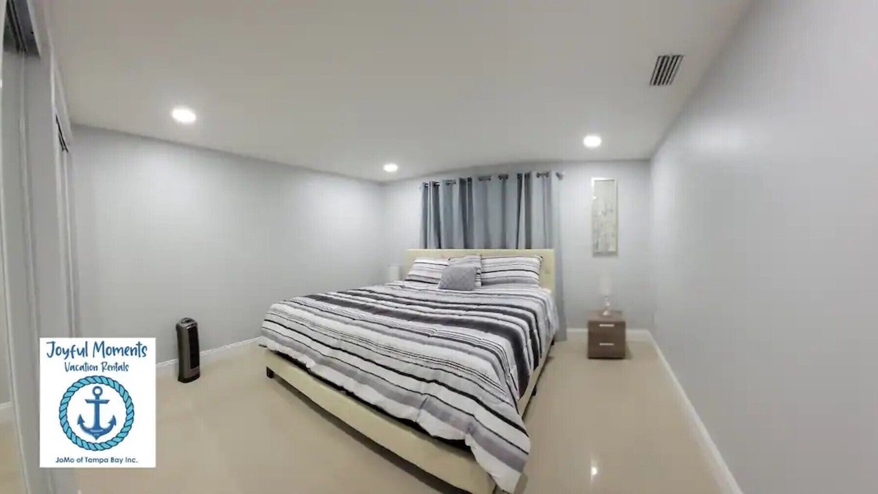 Photo of Bedroom in Town N County Park