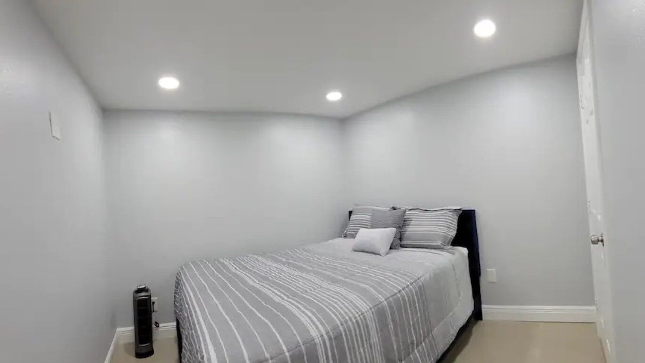 Photo of Bedroom in Town N County Park