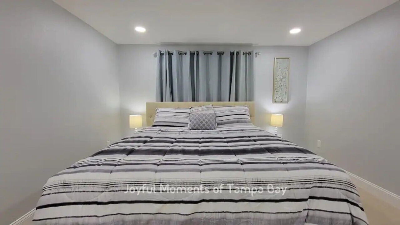 Photo of Bedroom in Town N County Park