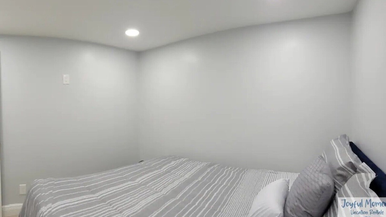 Photo of Bedroom in Town N County Park