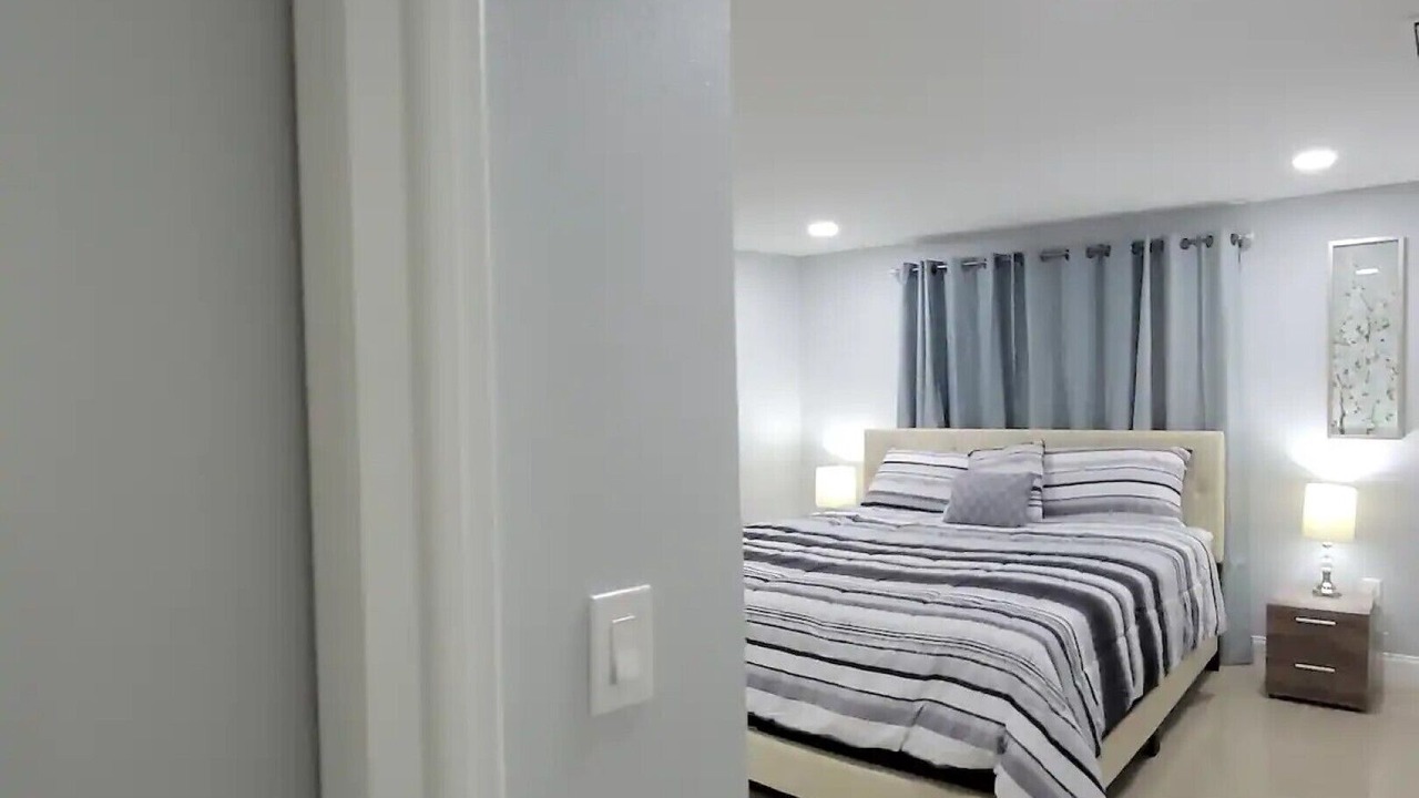 Photo of Bedroom in Town N County Park