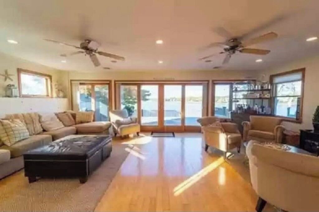Photo of Livingroom in Buzzards Bay