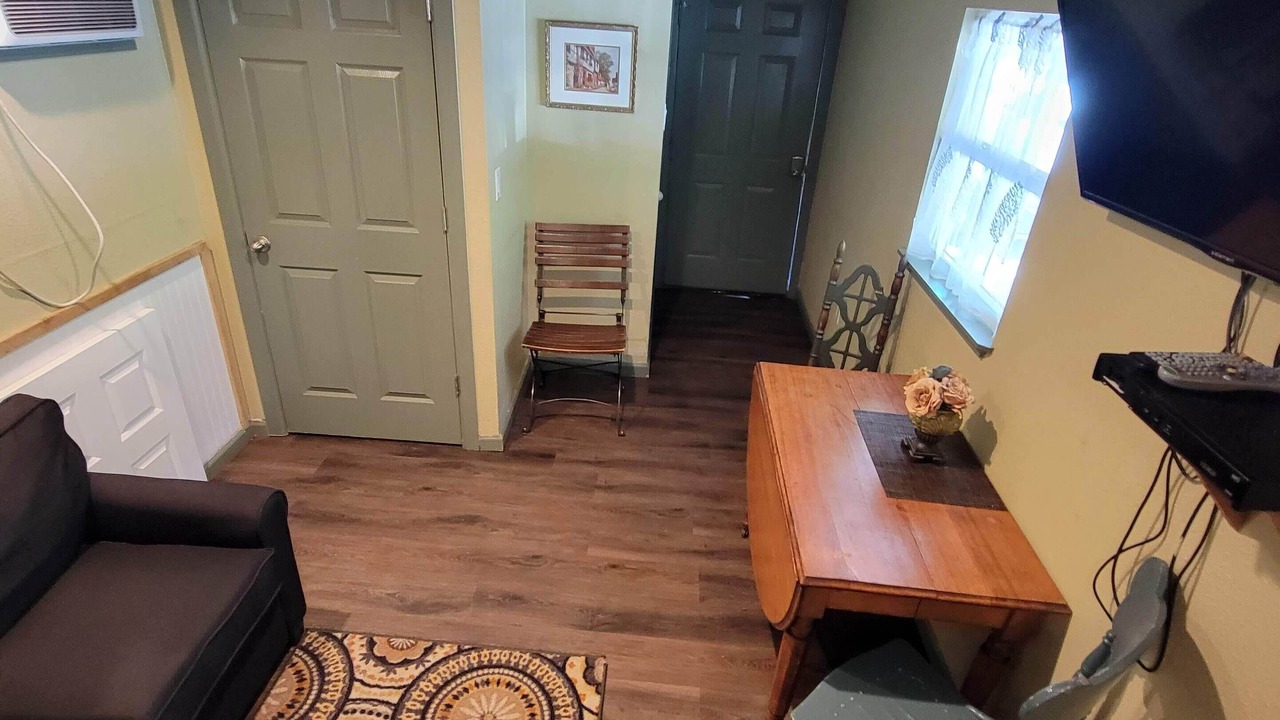 Photo of Livingroom in Davis