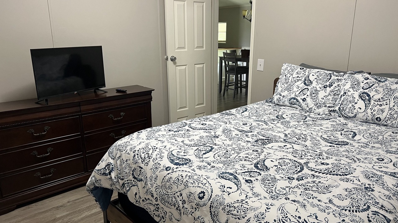 Photo of Bedroom in Sulphur