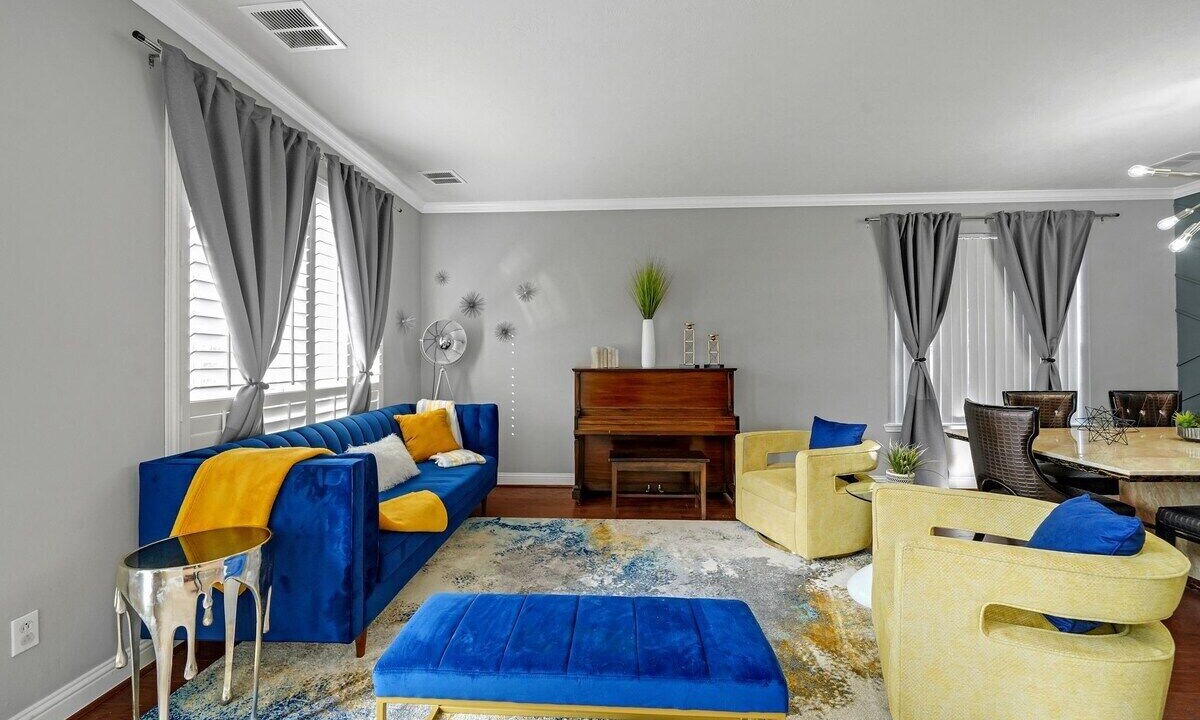 Photo of Livingroom in Spring