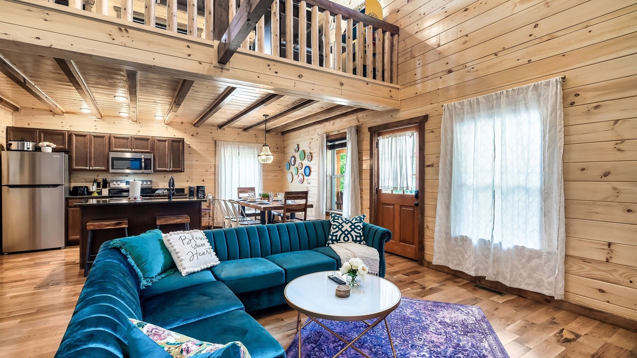 Photo of Livingroom in White Oak Lodge