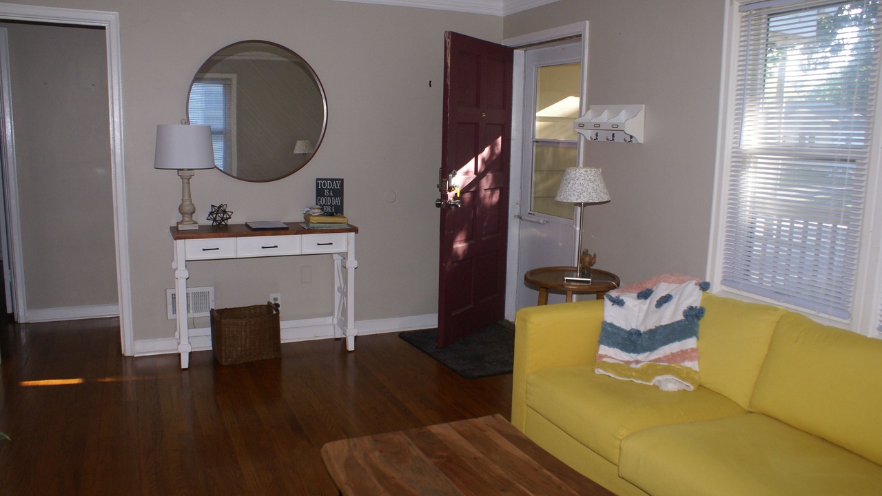 Photo of Livingroom in Aksarben - Elmwood Park