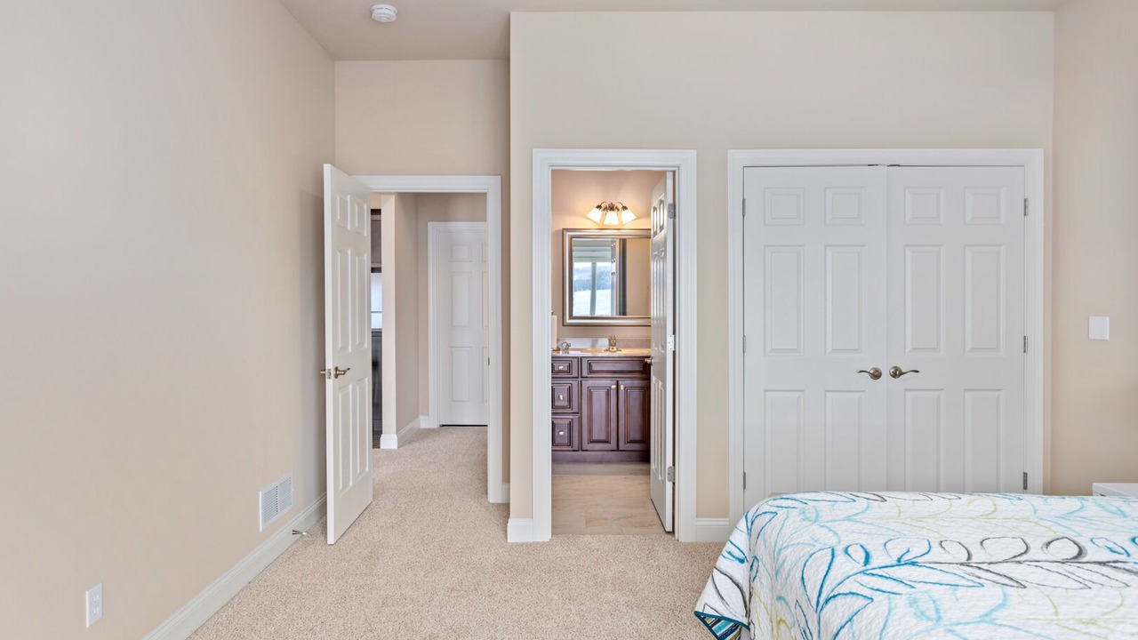 Photo of Bedroom in Roach