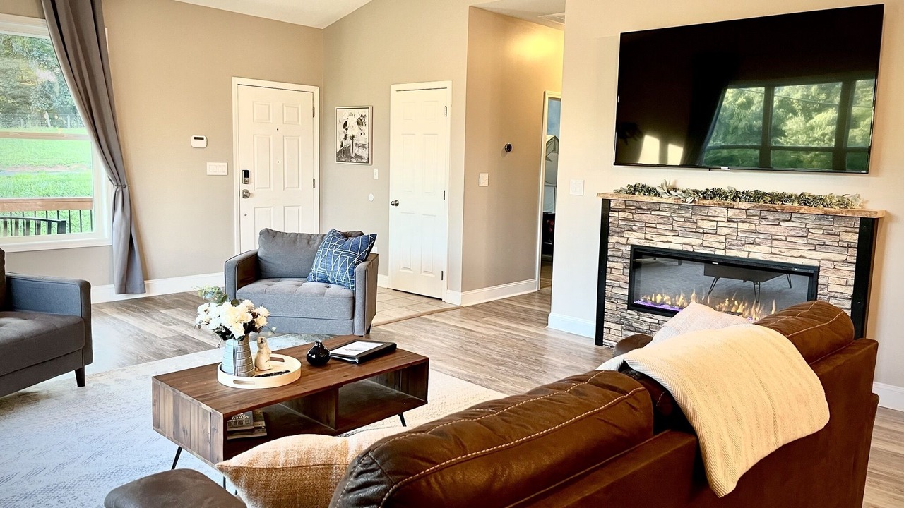 Photo of Livingroom in Mars Hill