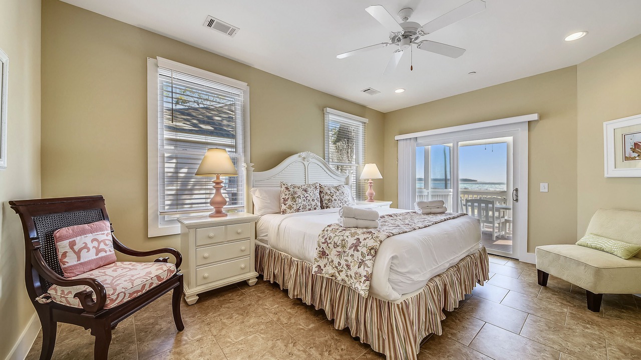 Photo of Bedroom in Melrose on the Beach