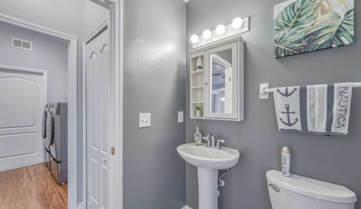 Photo of Bathroom in Lakeview Village