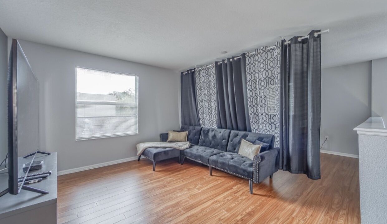 Photo of Livingroom in Lakeview Village