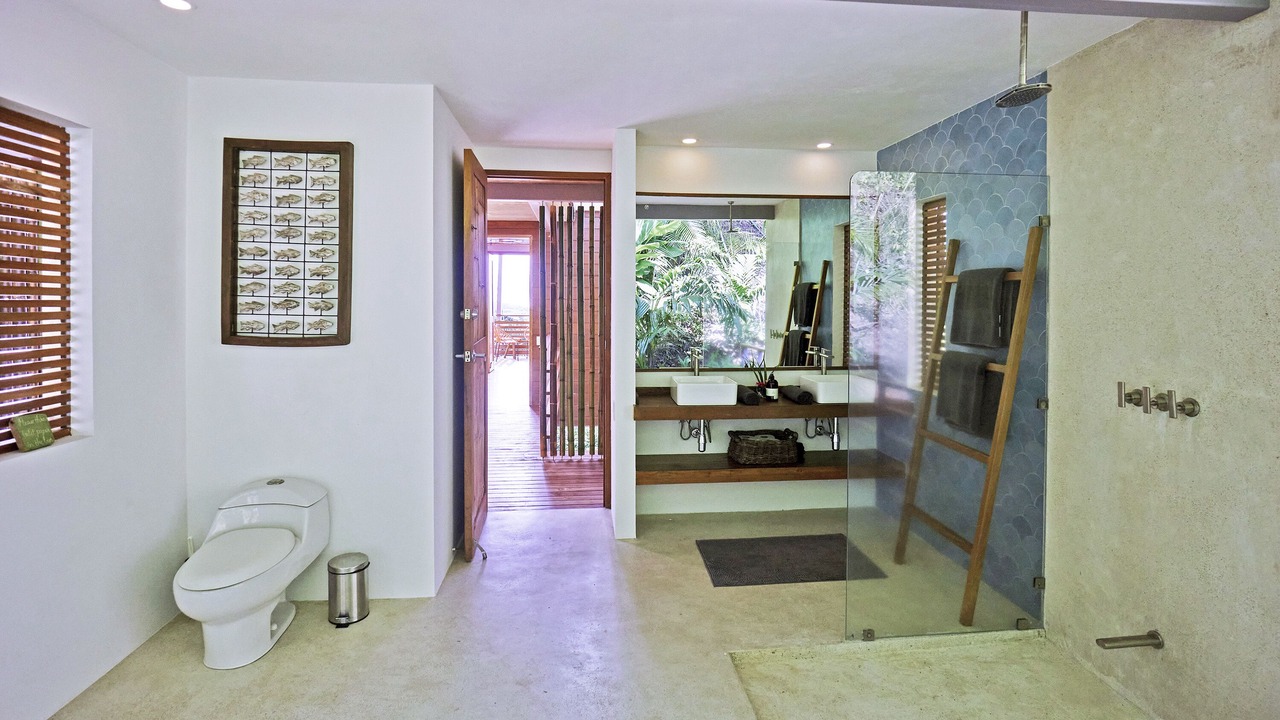 Photo of Bathroom in Playa Hermosa Cobano
