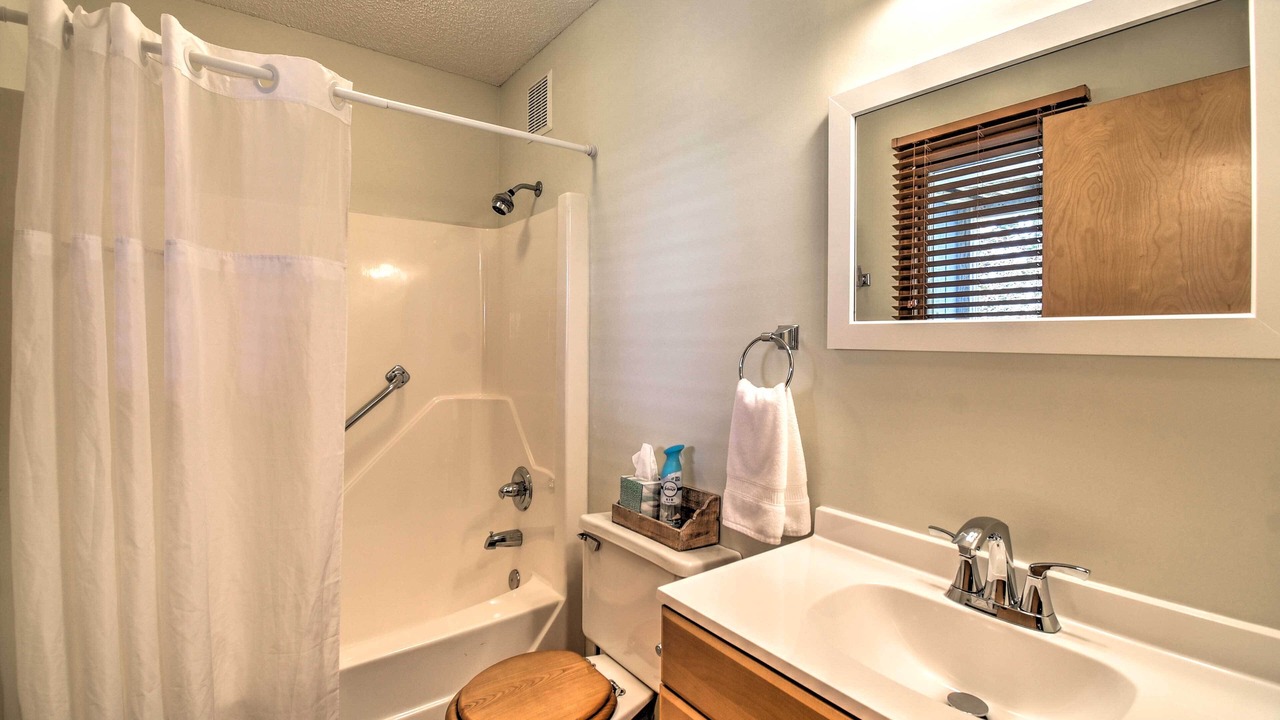Photo of Bathroom in Colington Harbour