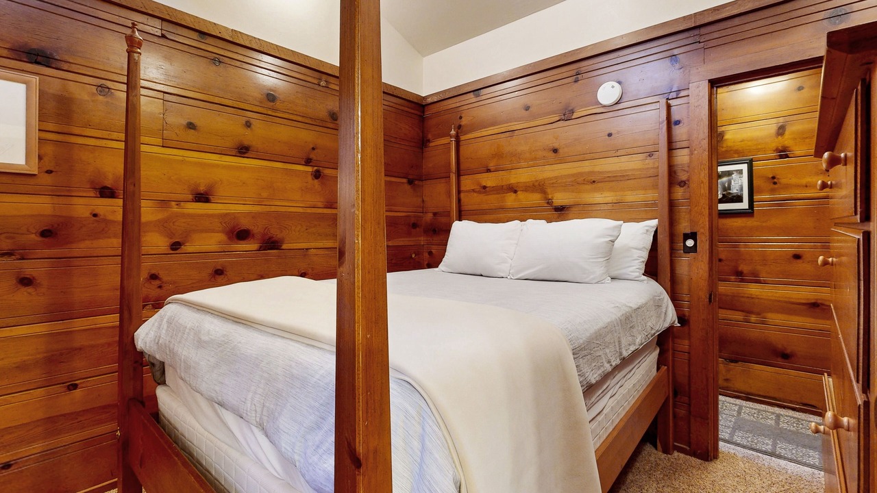 Photo of Bedroom in Guerneville