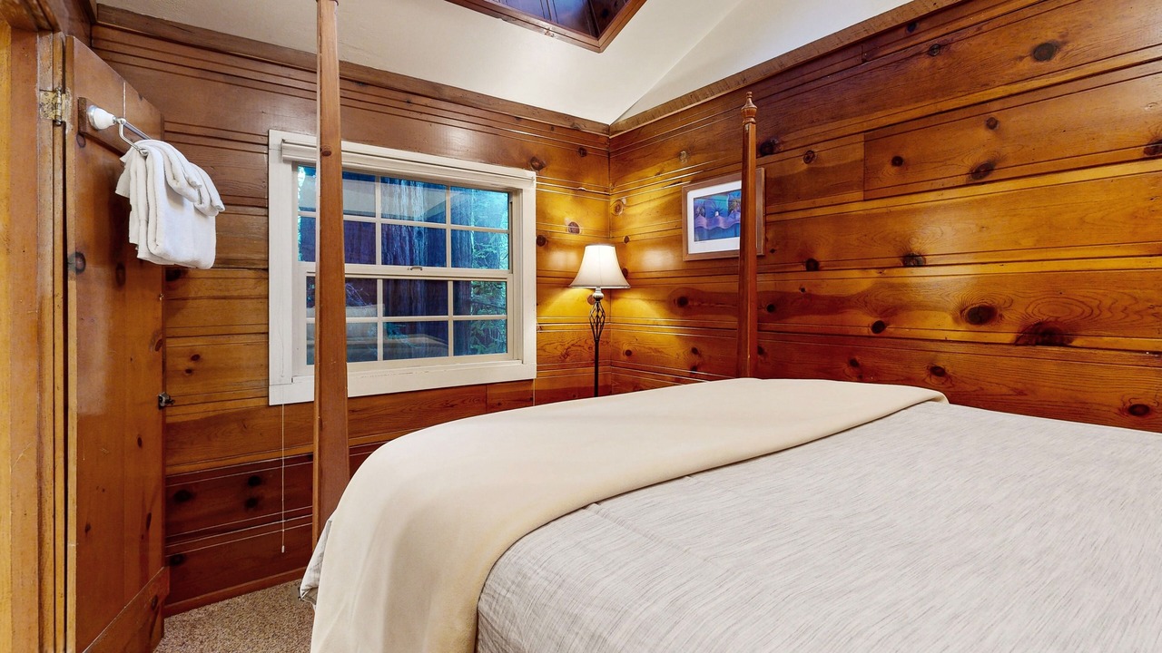 Photo of Bedroom in Guerneville