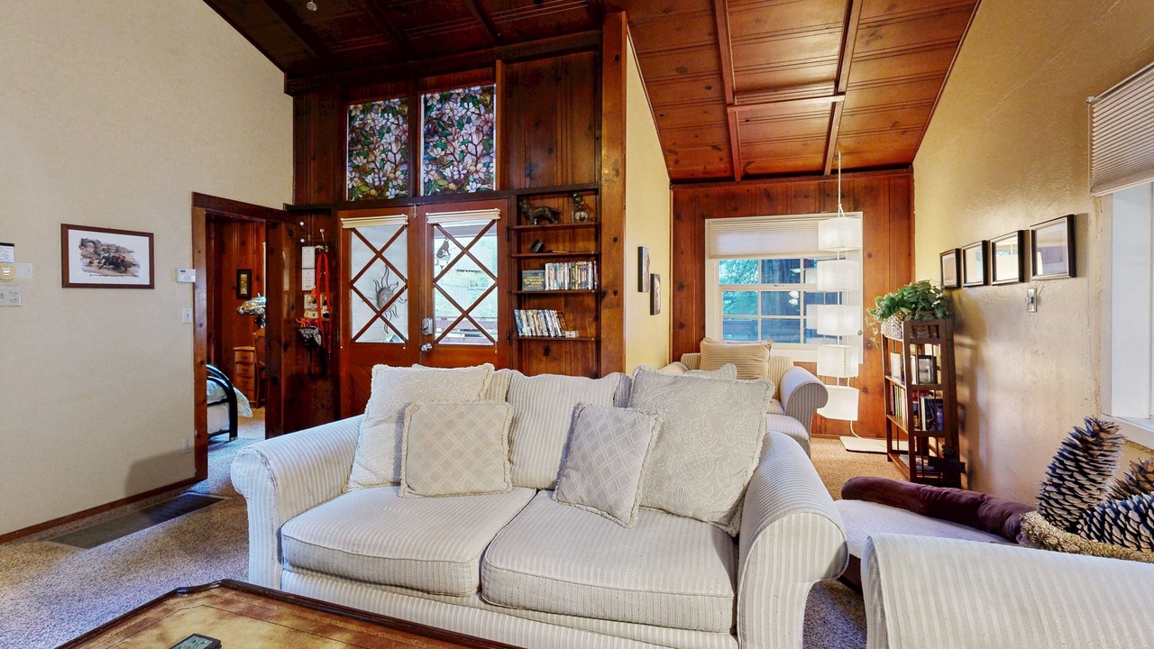 Photo of Livingroom in Guerneville