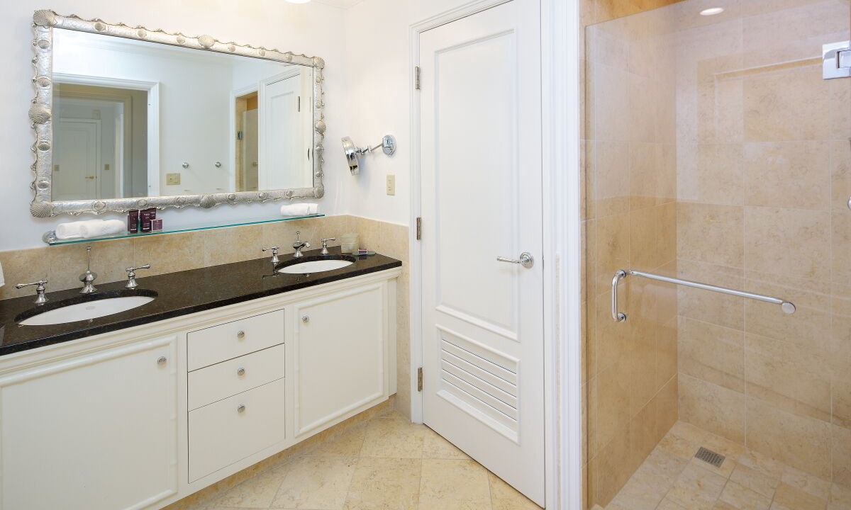 Photo of Bathroom in Seven Mile Beach