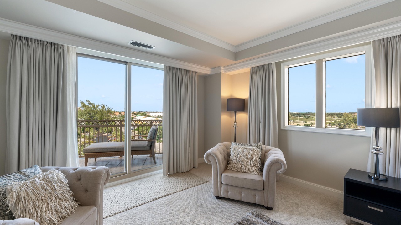 Photo of Livingroom in Seven Mile Beach