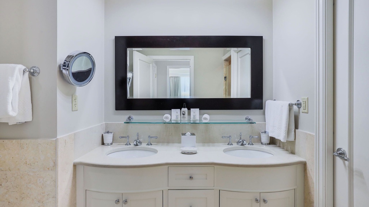 Photo of Bathroom in Seven Mile Beach