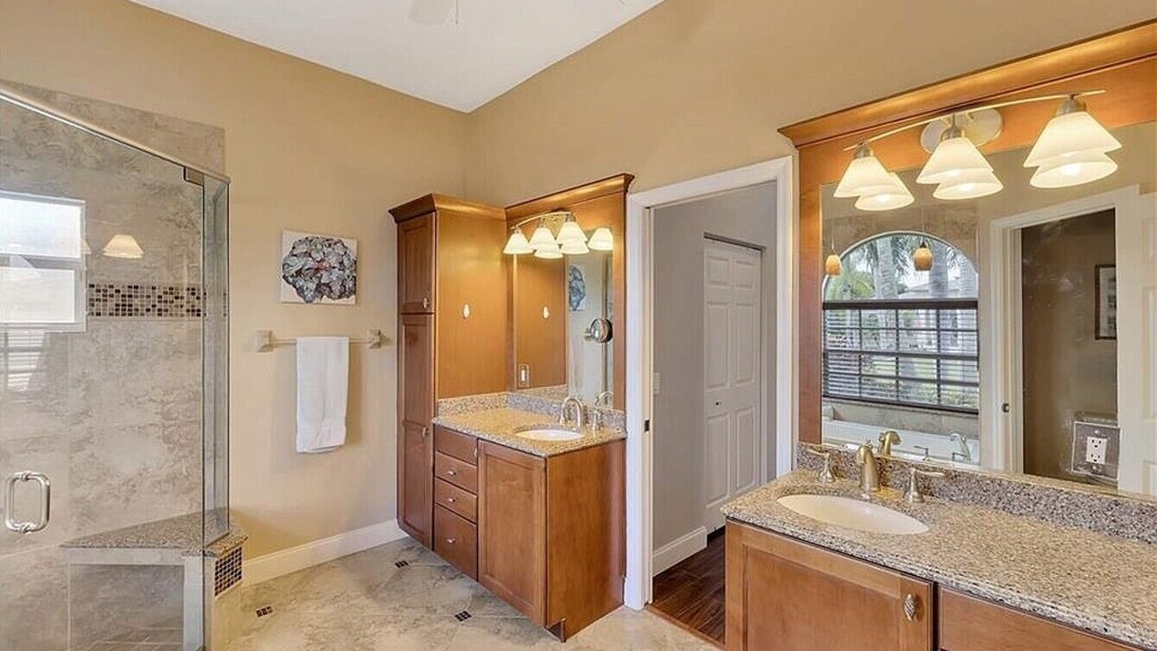 Photo of Bathroom in Biggar