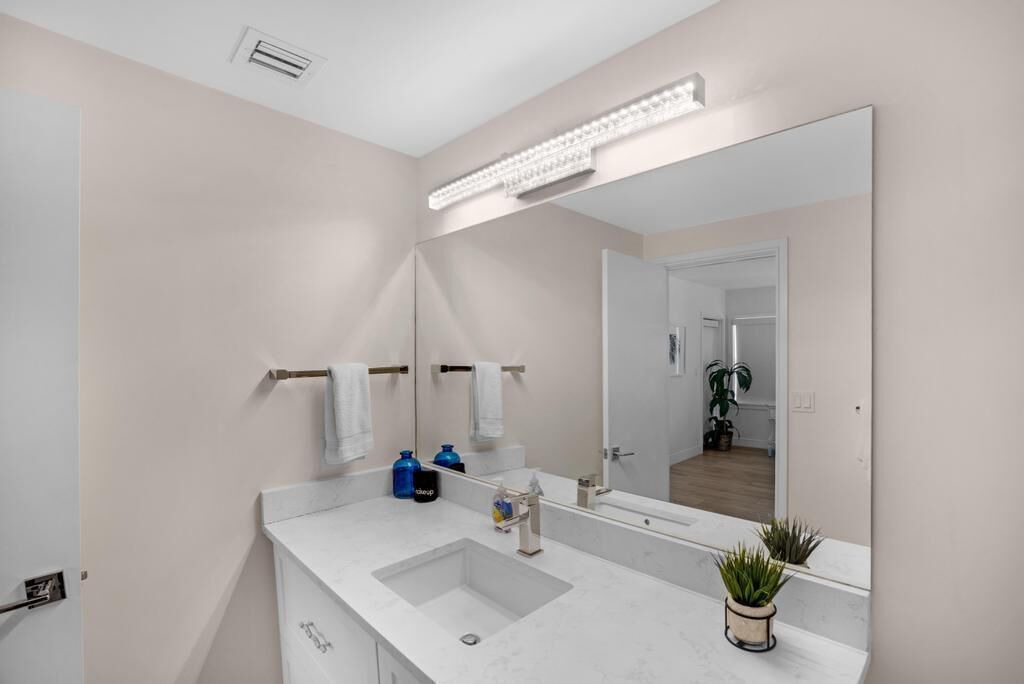 Photo of Bathroom in Truman Annex