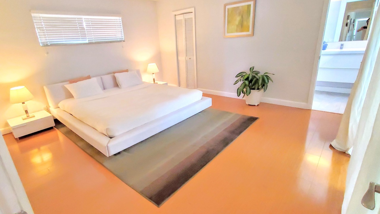 Photo of Bedroom in Hallandale Beach