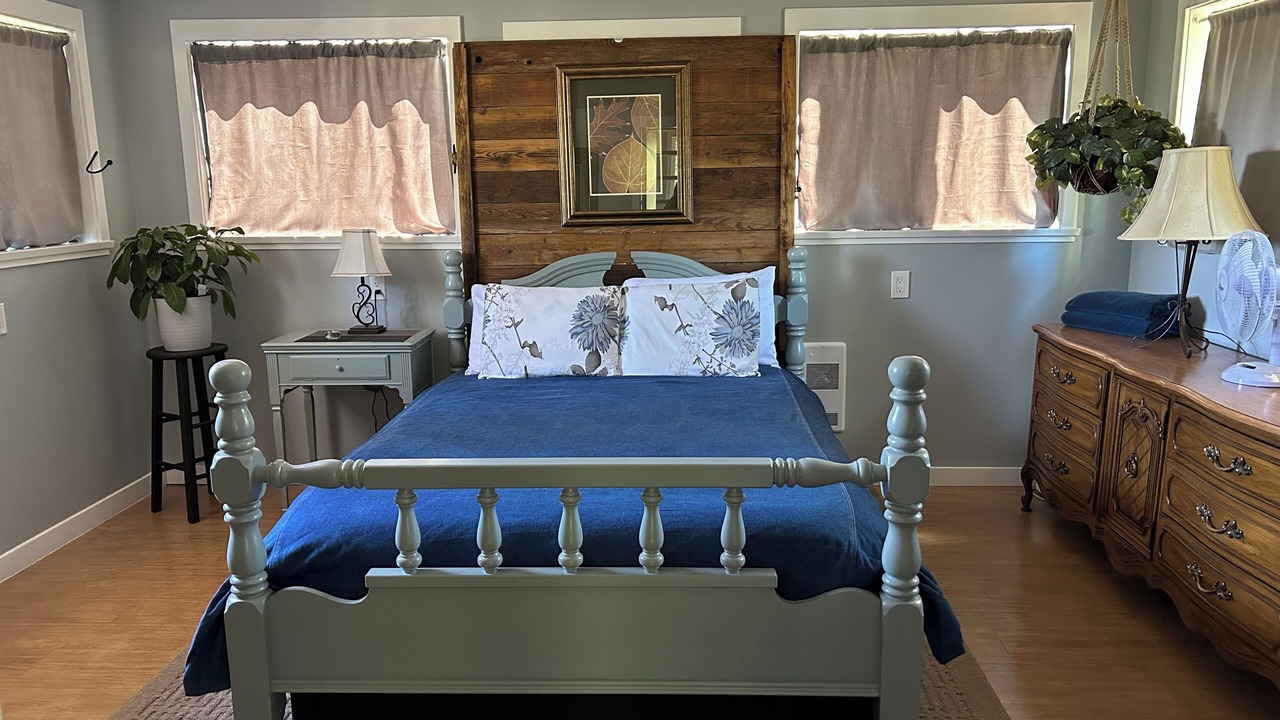 Photo of Bedroom in Quathiaski Cove