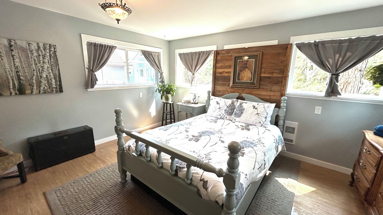 Photo of Bedroom in Quathiaski Cove