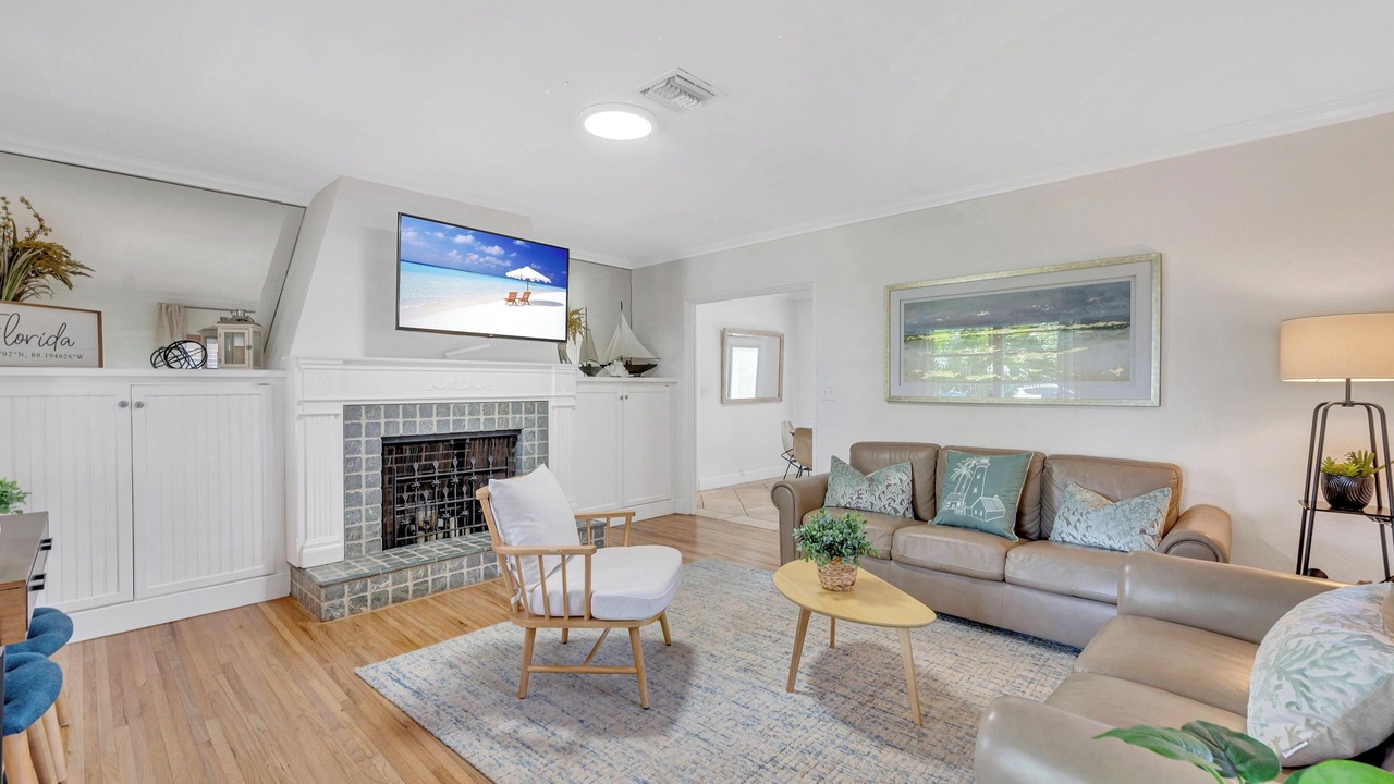 Photo of Livingroom in Lauderdale Beach