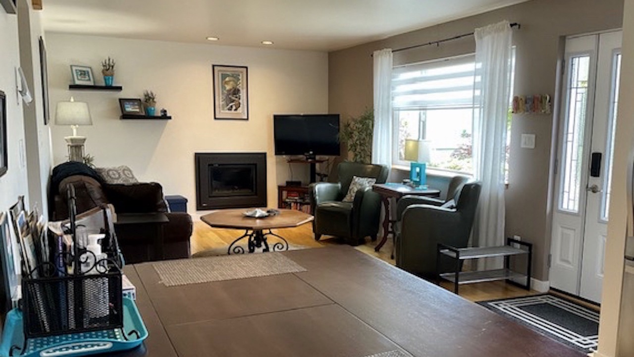 Photo of Livingroom in Campbell River