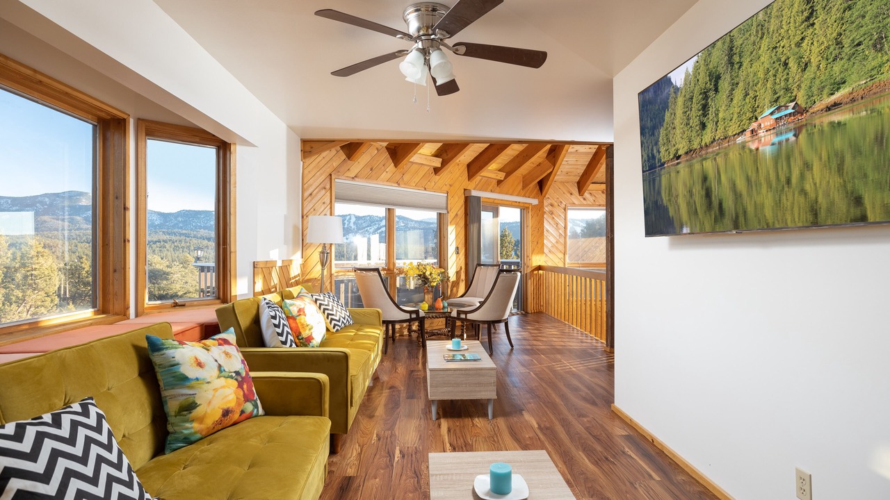 Photo of Livingroom in Whispering Forest