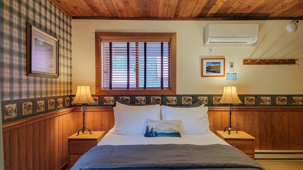 Photo of Bedroom in Mazama