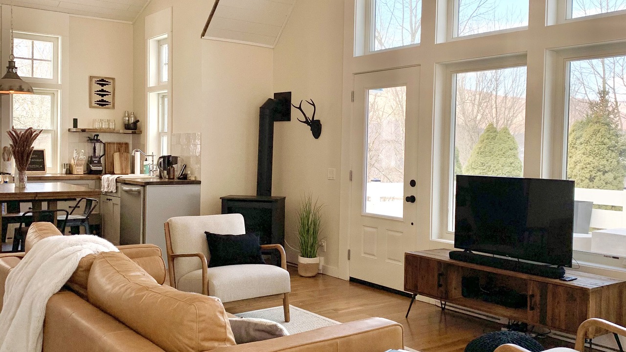 Photo of Livingroom in Roxbury